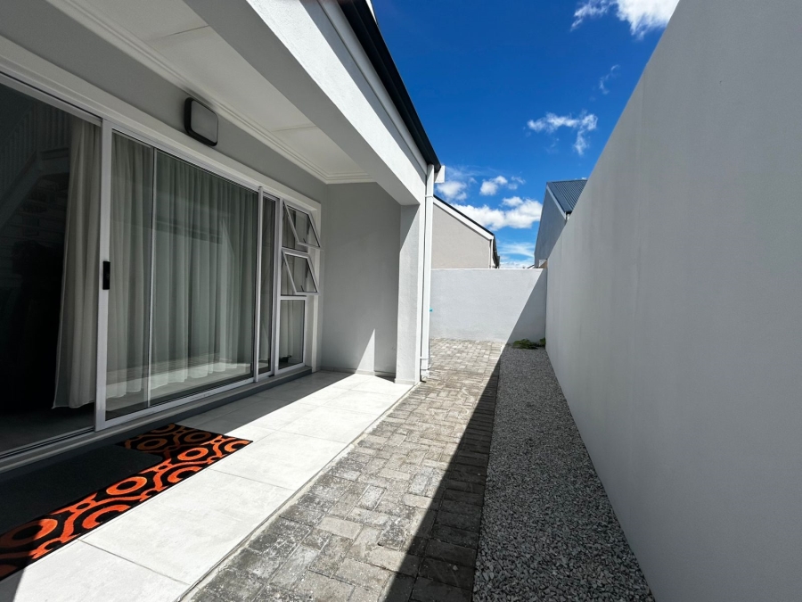 3 Bedroom Property for Sale in Sandbaai Western Cape